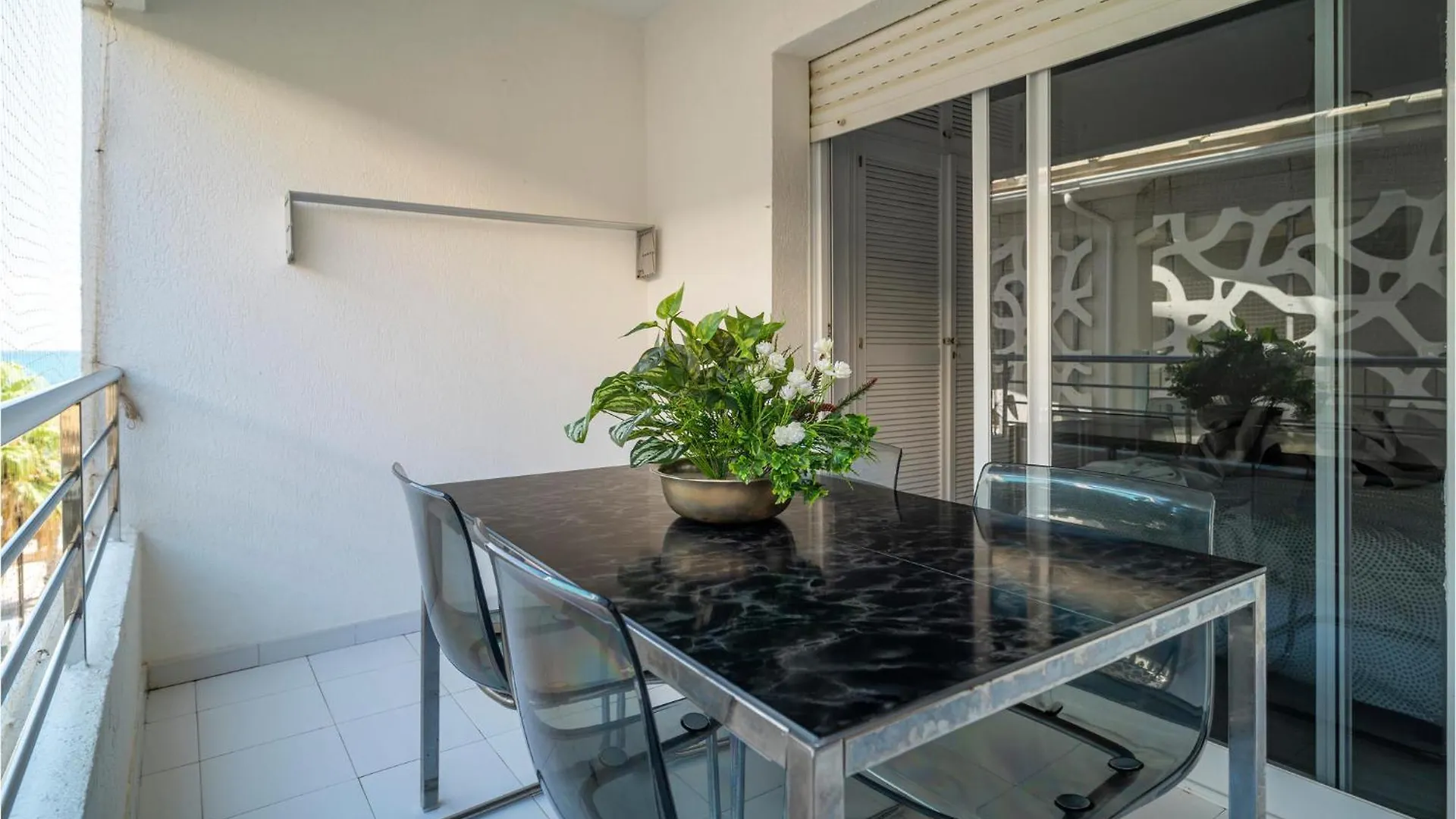 Gorgeous Apartment In Fuengirola With Kitchen